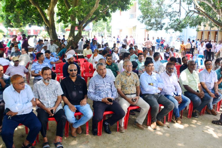 রাজশাহী বিশ্ববিদ্যালয়ে ‘শিক্ষক লাঞ্ছনার’ বিচার নিশ্চিত ও প্রাতিষ্ঠানিক সুবিধার দাবিতে টানা চতুর্থ দিনের মতো পূর্ণদিবস কর্মবিরতি পালন। ছবি: সংগৃহীত