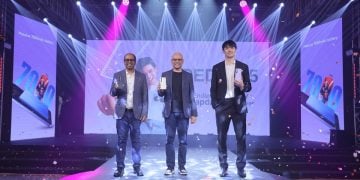 অত্যাধুনিক প্রযুক্তির ডিসপ্লে ও হাই রেজ্যুলেশনের ক্যামেরার এই স্মার্টফোনে কনটেন্ট বানানো এখন আরও সহজ