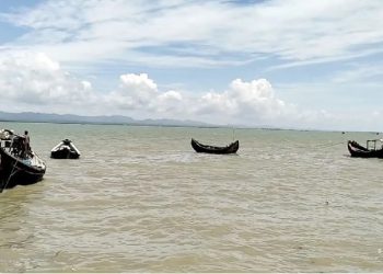 সেন্টমার্টিনে ফিশিং ট্রলারসহ ১৮ জেলে ধরে নিয়ে গেছে আরাকান আর্মি