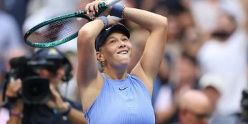 উইম্বলডন রানির বিপক্ষে জয় তুলে আমান্ডা