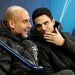 গার্দিওলা ও আর্তেতা একসঙ্গে হাসছেন, ফুটবল আলোচনা করছেন. Channel i News - চ্যানেল আই নিউজ