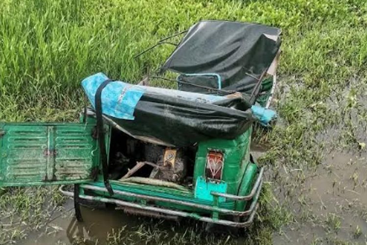 দুর্ঘটনাকবলিত সিএনজিচালিত অটোরিকশা