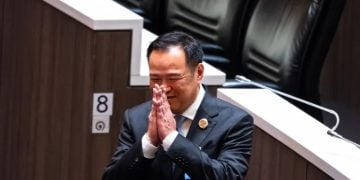 ভূমজাইথাই পার্টির নেতা অনুতিন চার্নভিরাকুল