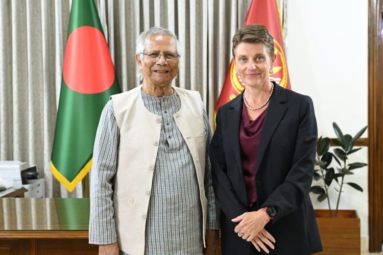 জাতিসংঘের আবাসিক সমন্বয়ক গোয়েন লুইসের সঙ্গে প্রধান উপদেষ্টা প্রফেসর মুহাম্মদ ইউনূসের সঙ্গে সাক্ষাৎ