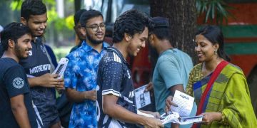 ছাত্রলীগের সদস্যরা ফল প্রকাশের সময় হাসি-খুশি. Channel i News - চ্যানেল আই নিউজ