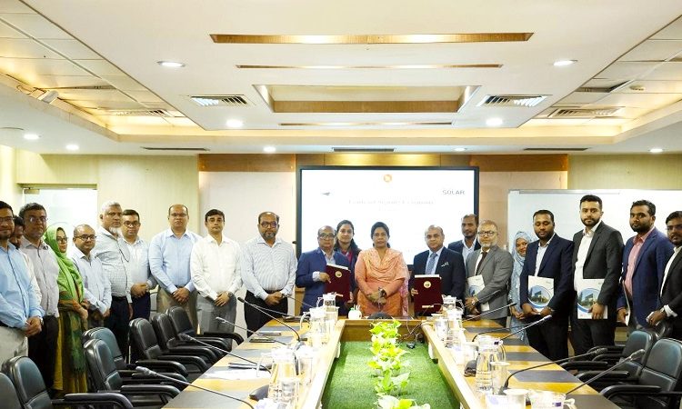 পদ্মা সেতুর সার্ভিস এরিয়ায় ৬.০৩ মেগাওয়াট সৌরবিদ্যুৎ স্থাপনে সেতু ভবনে চুক্তি স্বাক্ষর