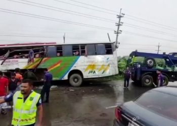 ভালুকায় দুই বাসের মুখোমুখি সংঘর্ষ।