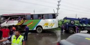 ভালুকায় দুই বাসের মুখোমুখি সংঘর্ষ।