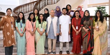 জাতীয় নীতি প্রতিযোগিতায় বিজয়ী শিক্ষার্থীদের সঙ্গে প্রধান উপদেষ্টা. Channel i News - চ্যানেল আই নিউজ
