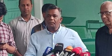 সংবাদ সম্মেলনে কথা বলছেন আমিনুল ইসলাম বুলবুল