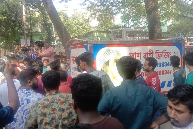 জগন্নাথ বিশ্ববিদ্যালয়ে ছাত্রদল নেতা জোবায়েদ হোসেনের প্রথম জানাজা অনুষ্ঠিত