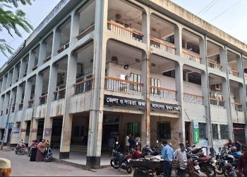 জেলা ও দায়রা জজ আদালত। ফেনী