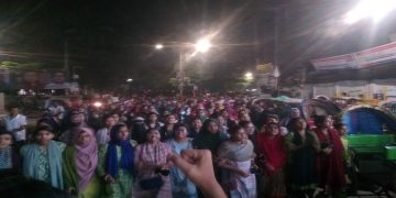 জবি শিক্ষার্থী জোবায়েদ হত্যার প্রতিবাদে তাঁতিবাজার মোড় অবরোধ