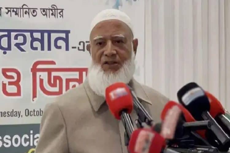 বাংলাদেশের একজন ধর্মীয় নেতা সংবাদ সম্মেলনে বক্তব্য দিচ্ছেন।. Channel i News - চ্যানেল আই নিউজ