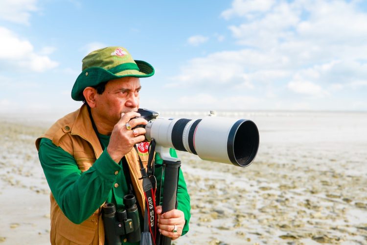 ইমপ্রেস গ্রুপের প্রতিষ্ঠাতা পরিচালক, প্রকৃতি ও জীবন ফাউন্ডেশনের প্রতিষ্ঠাতা এবং পরিবেশ কর্মী মুকিত মজুমদার বাবু।