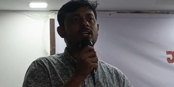 ‘জুলাই সনদ বাস্তবায়নের রূপরেখা’ শীর্ষক গোলটেবিল বৈঠকে বক্তব্য দিচ্ছেন নাসিরুদ্দিন পাটোয়ারী। ছবি: ভিডিও থেকে নেওয়া