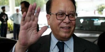 সাবেক পররাষ্ট্রমন্ত্রী ও তার পরিবারের বিরুদ্ধে গ্রেপ্তারি পরোয়ানা জারি. Channel i News - চ্যানেল আই নিউজ