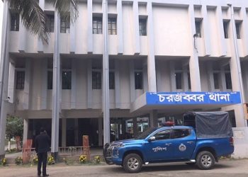 নোয়াখালীতে প্রকাশ্যে সড়কের ওপর যুবককে গলা কেটে হত্যা