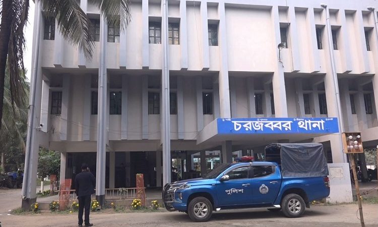 নোয়াখালীতে প্রকাশ্যে সড়কের ওপর যুবককে গলা কেটে হত্যা