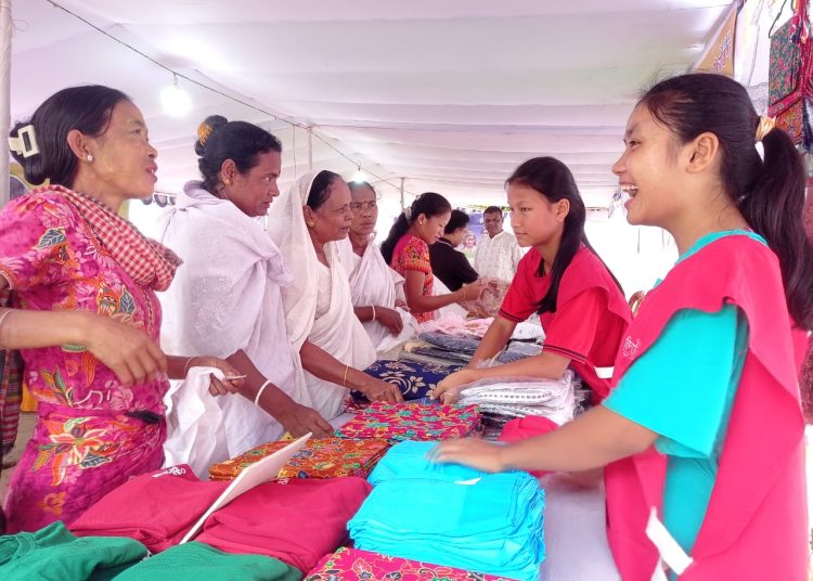 ১০ টাকায় প্রবারণা বাজার