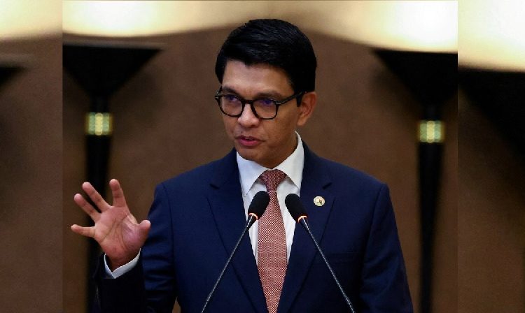 জেন-জি বিক্ষোভের মুখে এবার দেশ ছেড়ে পালালেন মাদাগাস্কারের প্রেসিডেন্ট