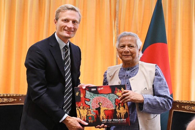 প্রধান উপদেষ্টা অধ্যাপক মুহাম্মদ ইউনূসের সঙ্গে সাক্ষাৎ করেন বিশ্ব খাদ্য কর্মসূচির (ডব্লিউএফপি) ভারপ্রাপ্ত নির্বাহী পরিচালক কার্ল স্কাউ