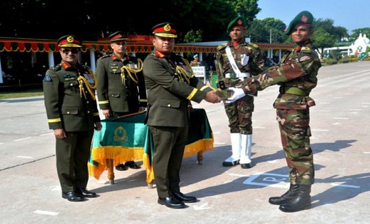 বাংলাদেশ সেনাবাহিনীর তিন রেজিমেন্টে রিক্রুট ব্যাচ–২০২৫ এর কুচকাওয়াজ অনুষ্ঠিত