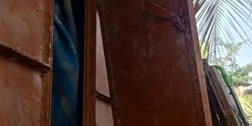 পাথরঘাটায় আওয়ামী লীগ নেতাদের বাড়িতে হামলা-ভাঙচুর