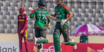 তাওহীদ হৃদয় ও নাজমুল হোসেন শান্ত। ছবি: বিসিবি