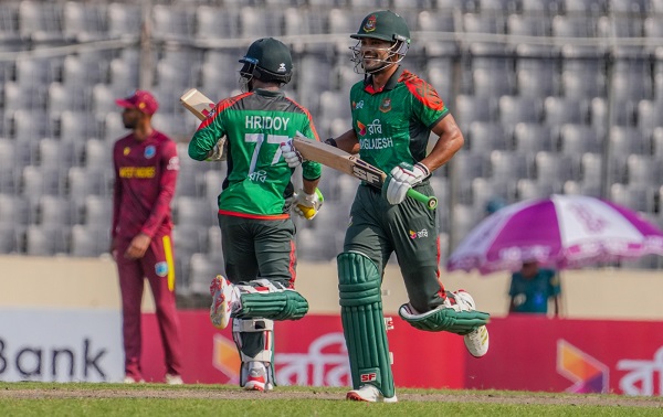 তাওহীদ হৃদয় ও নাজমুল হোসেন শান্ত। ছবি: বিসিবি