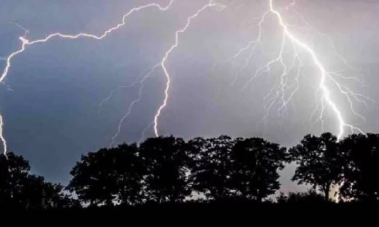 কুড়িগ্রামে বজ্রপাতে মাদ্রাসা শিক্ষার্থীসহ দু’জনের মৃত্যু