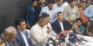 সংবাদমাধ্যমে কথা বলছেন আমিনুল ইসলাম