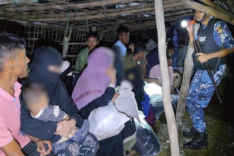 বন্দী নারী ও শিশুসহ ২১ জনকে উদ্ধার।