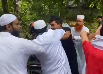 সম্পত্তি নিয়ে দুই ভাইয়ের হাতাহাতি। নোয়াখালীর কোম্পানিগঞ্জ