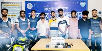 পর্যটককে ছুরিকাঘাত ও ছিনতাইয়ের ঘটনায় পাঁচজন আটক