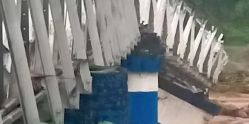 ভারতে প্রবল বৃষ্টিতে ধসে পড়ে ব্রিজ
