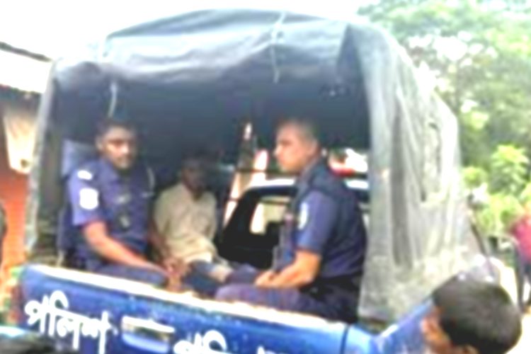 অভিযুক্ত ছেলে আটক