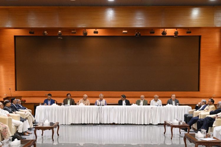 রাজনৈতিক দলগুলোর সঙ্গে বৈঠকে জাতীয় ঐকমত্য কমিশন