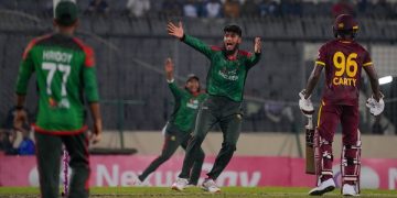 ব্যাটে ৩৯ রান করার পর বল হাতে ৩ উইকেট নেন রিশাদ হোসেন। ছবি: বিসিবি।