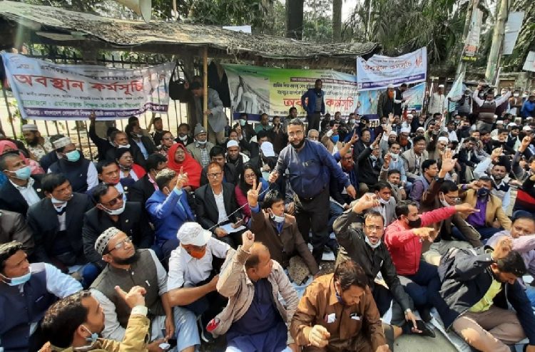 সোমবার থেকে অনির্দিষ্টকালের কর্মবিরতি ঘোষণা এমপিওভুক্ত শিক্ষক-কর্মচারীদের