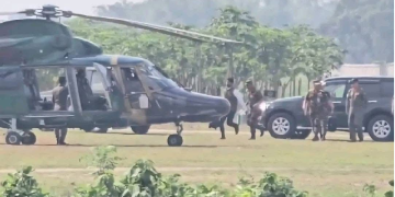 ঠাকুরগাঁওয়ে পরিত্যক্ত বিমানবন্দর পরিদর্শনে সেনাপ্রধান