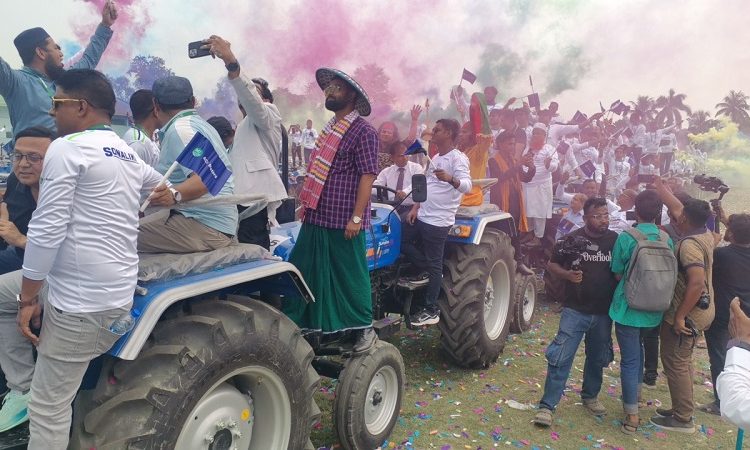 ৩৫০ টি সোনালীকা ট্রাক্টর হস্তান্তর করে গিনেস ওয়ার্ল্ড রেকর্ডসে বাংলাদেশের নাম