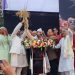 বাংলাদেশের রাজনীতিবিদরা একত্রে ধান কাটা উৎসব পালন করছেন।. Channel i News - চ্যানেল আই নিউজ