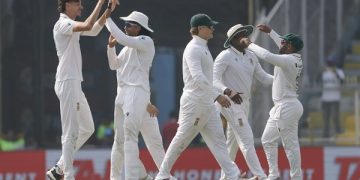 ৬ উইকেট নেন প্রোটিয়া পেসার মার্কো জানসেন।