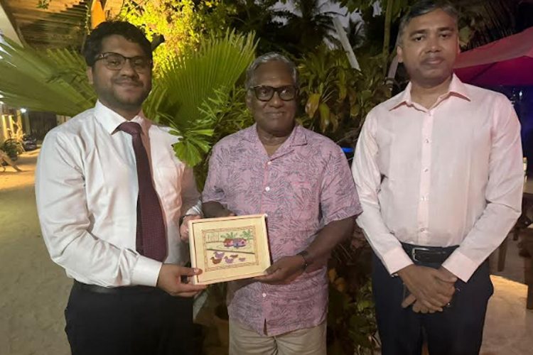 বাংলাদেশের হাইকমিশনার ড. মো. নাজমুল ইসলাম মালদ্বীপের বর্তমান প্রেসিডেন্ট ড. মোহাম্মদ মুইজ্জুর বিশেষ দূত ড. মোহাম্মদ ওয়াহিদ হাসানের সঙ্গে 
সৌজন্য সাক্ষাৎ করেন