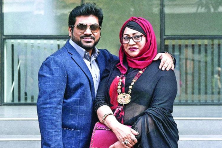 ছবি: প্রখ্যাত চলচ্চিত্রকার প্রয়াত জহির রায়হানের সহধর্মিণী সুচন্দা ও পুত্র তপু রায়হান