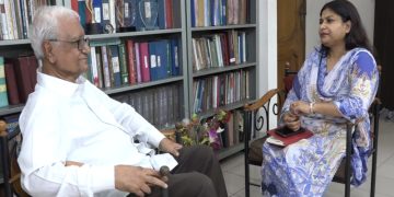 ছবি: অধ্যাপক সিরাজুল ইসলাম চৌধুরীর সাথে চ্যানেল আইয়ের বিশেষ প্রতিনিধি জান্নাতুল বাকেয়া কেকা