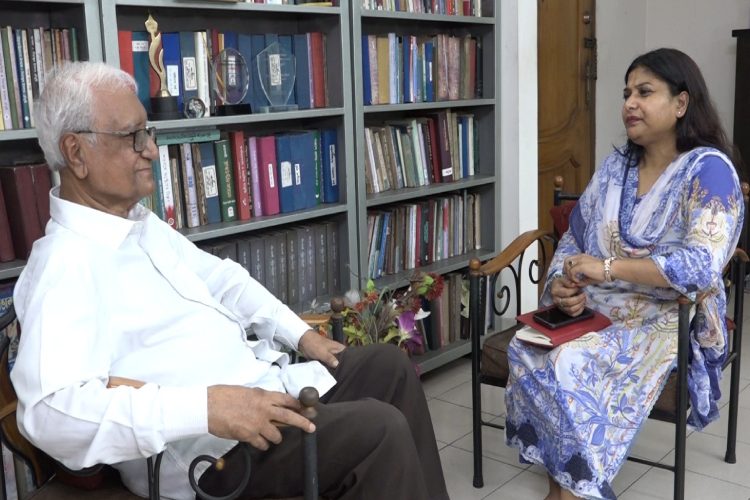 ছবি: অধ্যাপক সিরাজুল ইসলাম চৌধুরীর সাথে চ্যানেল আইয়ের বিশেষ প্রতিনিধি জান্নাতুল বাকেয়া কেকা