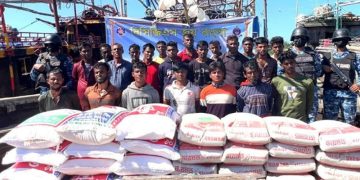 মিয়ানমারে পাচারকালে বিপুল পরিমাণ খাদ্য ও নির্মাণ সামগ্রীসহ আটক ২২ জন। ছবি: প্রতিনিধি