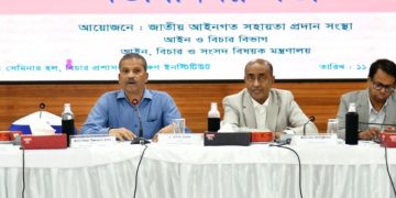 মতবিনিময় সভায় আইন, বিচার ও সংসদ বিষয়ক উপদেষ্টা অধ্যাপক আসিফ নজরুল।